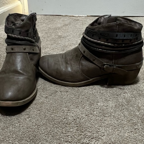 Shoes - Rustic ankle boots